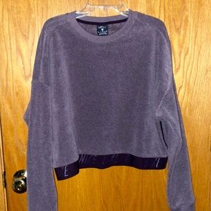 Perfect for Fall • Super soft Nike Dri-Fit crop sweatshirt